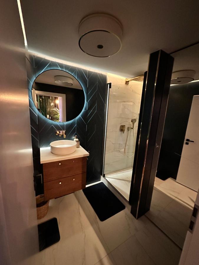 Skyline Elegance With Free Parking Apartment Bratislava Exterior photo