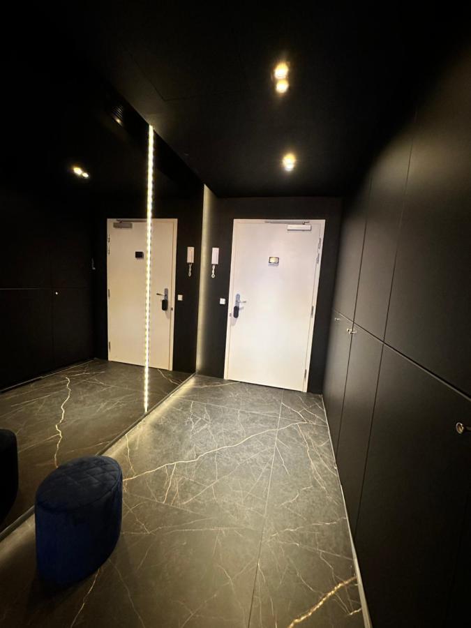 Skyline Elegance With Free Parking Apartment Bratislava Exterior photo