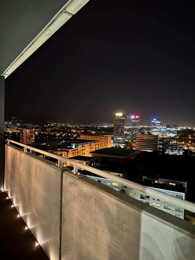 Skyline Elegance With Free Parking Apartment Bratislava Exterior photo