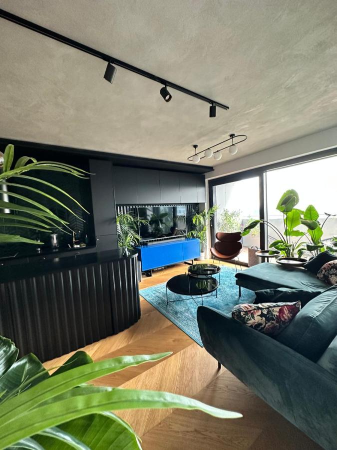 Skyline Elegance With Free Parking Apartment Bratislava Exterior photo