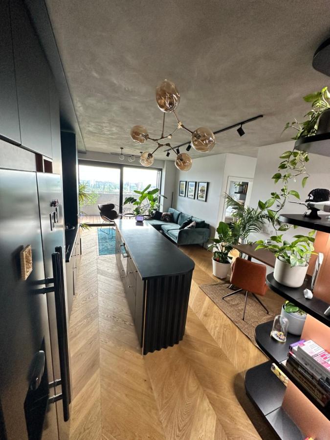 Skyline Elegance With Free Parking Apartment Bratislava Exterior photo